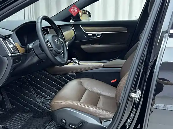 Volvo S90 2024