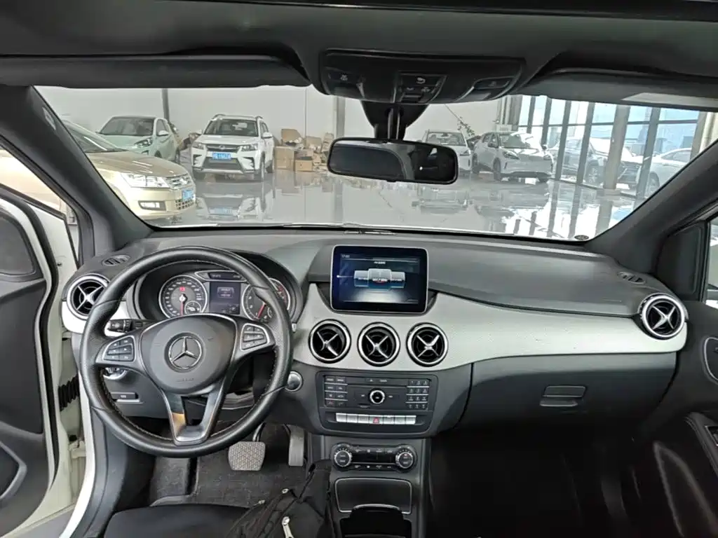 Mercedes-Benz B-Class 2017 — фото 10