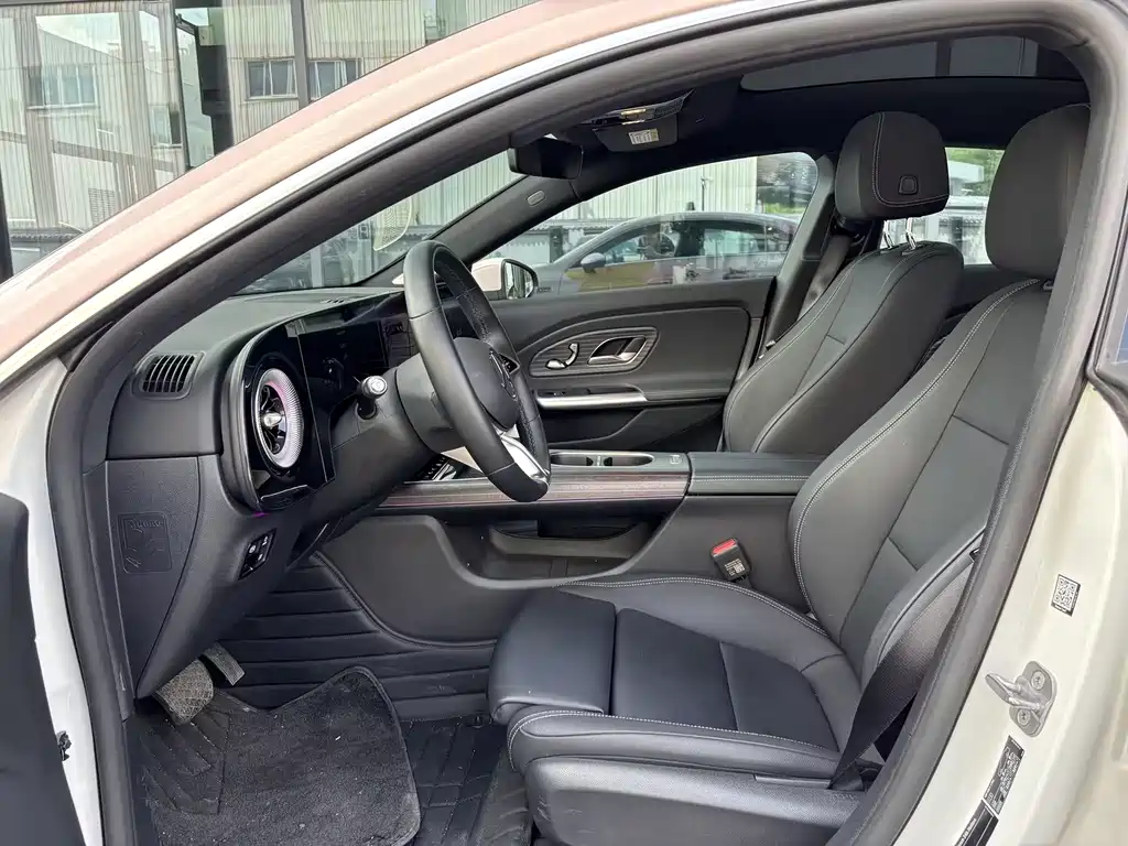 Mercedes-Benz CLA EV 2025 — фото 13