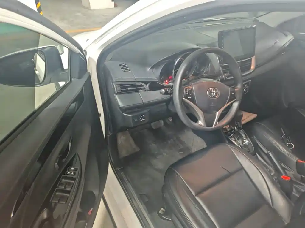 Toyota Yaris L 2022 — фото 16