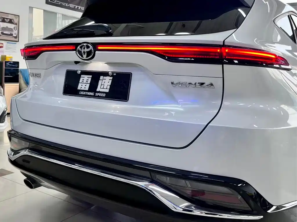 Toyota Venza 2023 — фото 17