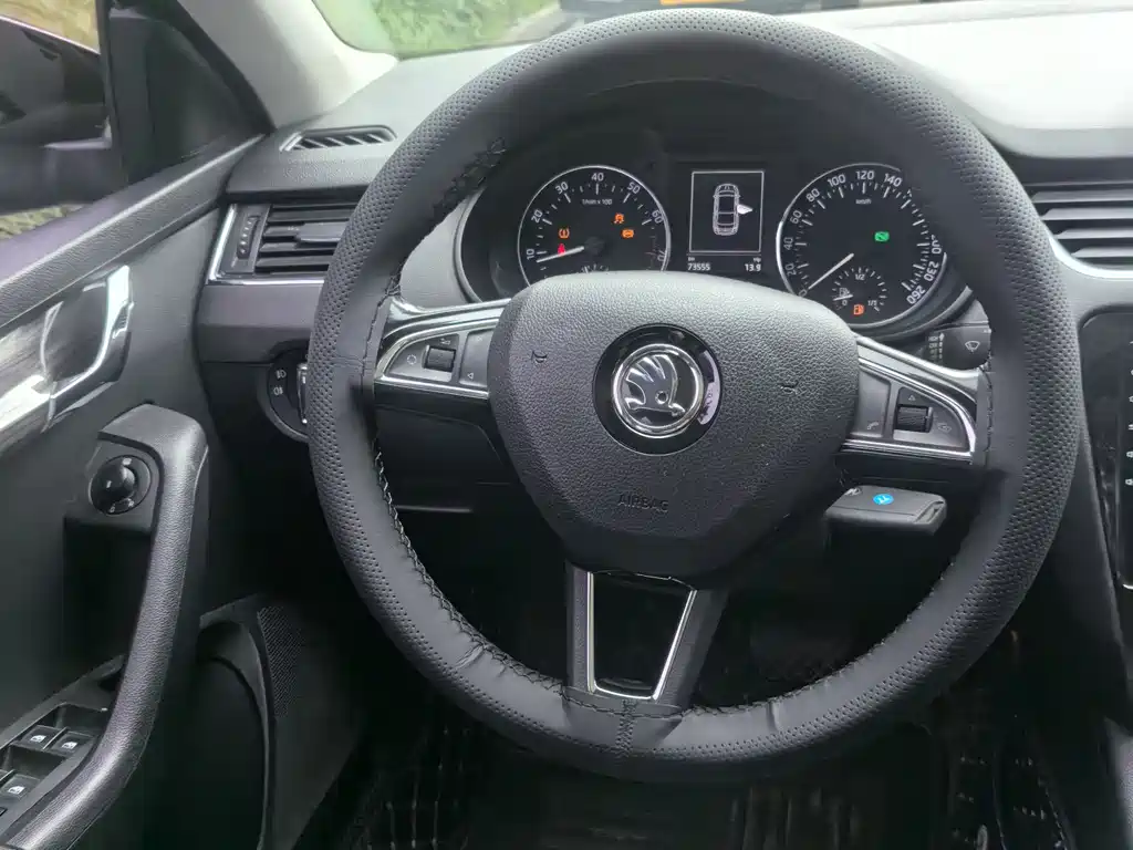 Skoda Octavia 2017 — фото 16