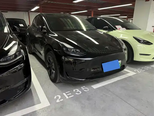 Tesla Model Y 2024