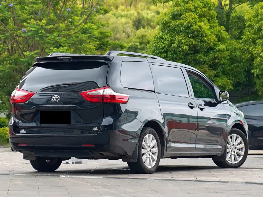 Toyota Sienna 2017 — фото 3