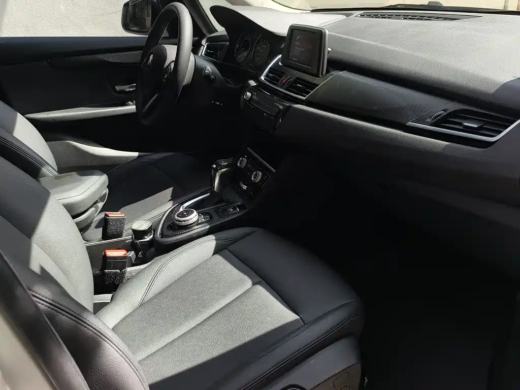 BMW 2 Series Active Tourer 2019 — фото 16