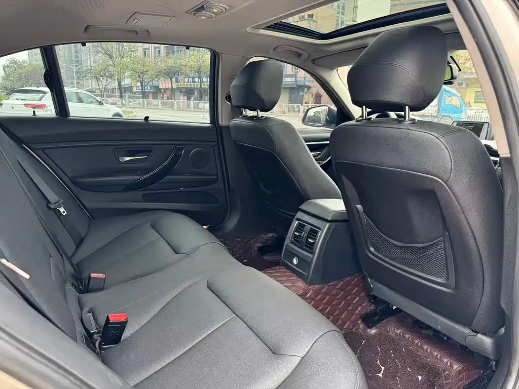 BMW 3 Series 2017 — фото 12