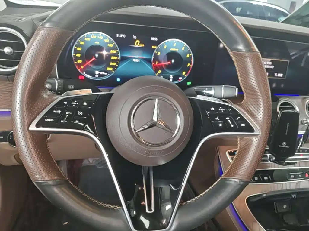 Mercedes-Benz E-Class 2023 — фото 11