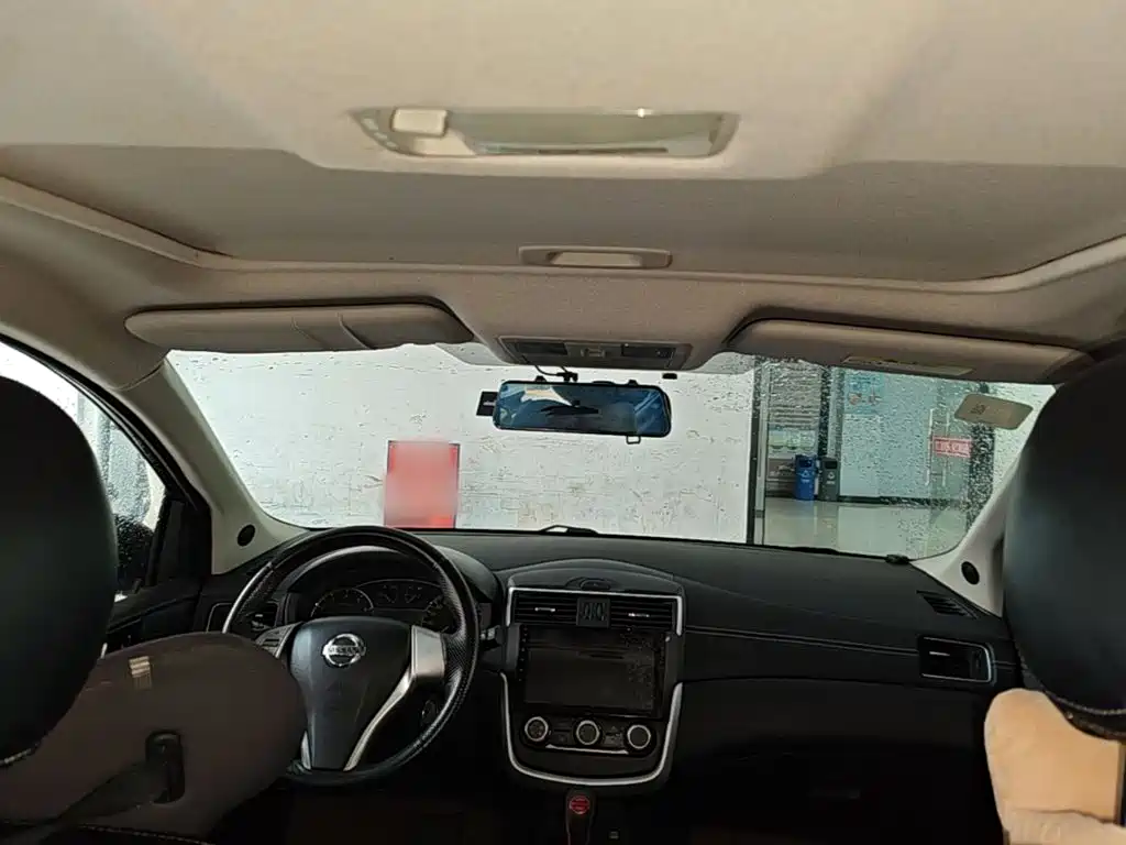 Nissan Tiida 2017 — фото 18