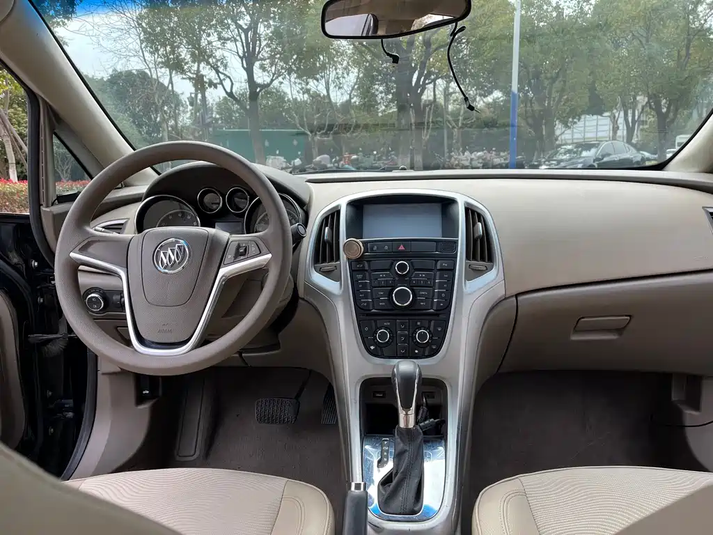 Buick Excelle 2013 — фото 13