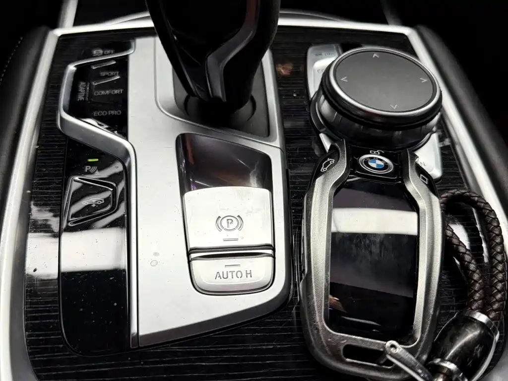 BMW 7 Series 2016 — фото 9