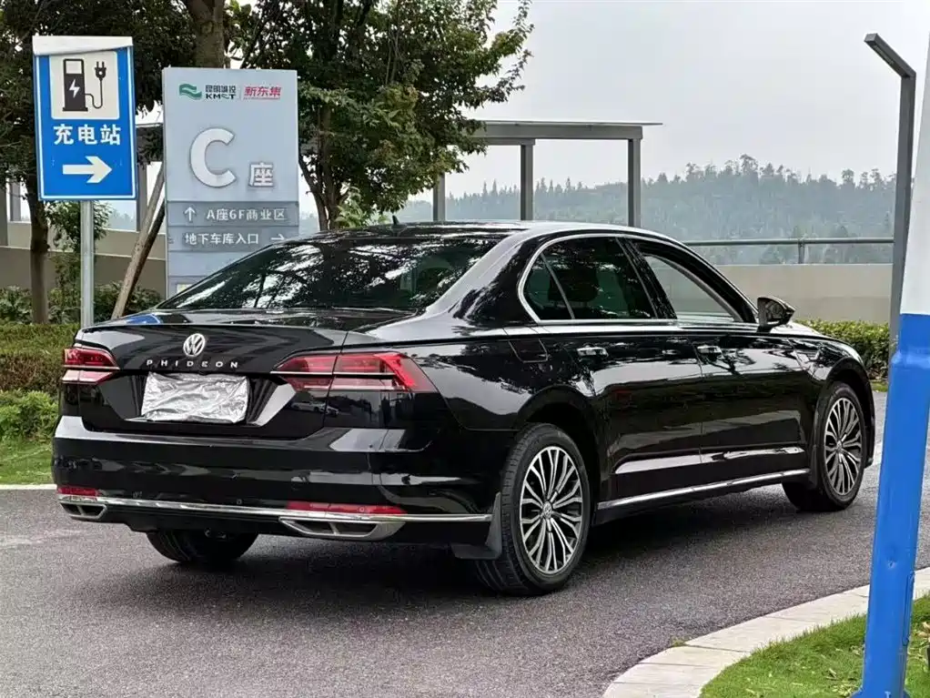 Volkswagen Phideon 2017 — фото 7