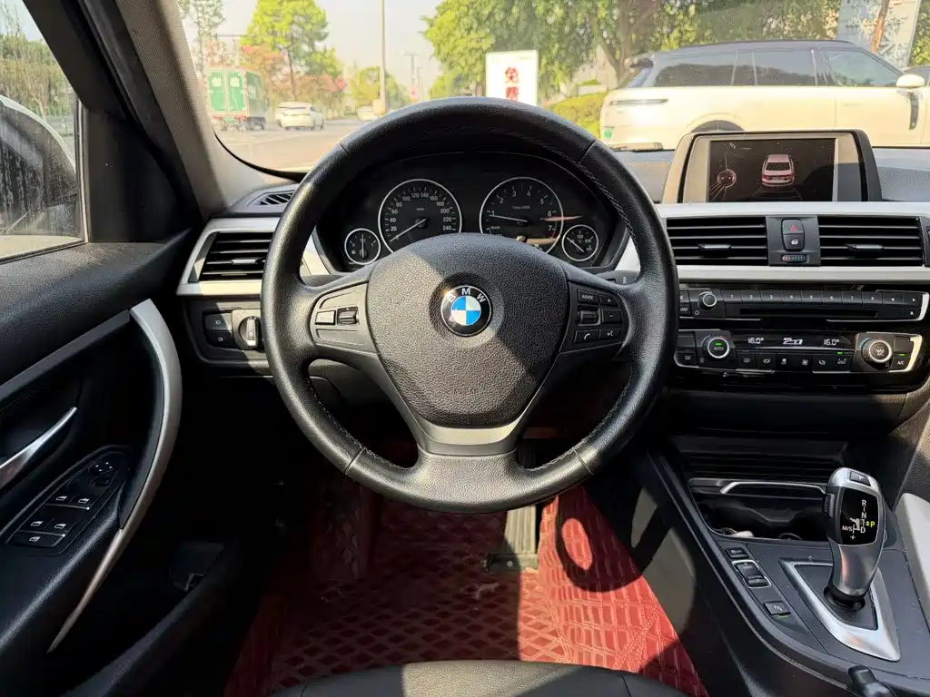 BMW 3 Series 2016 — фото 14