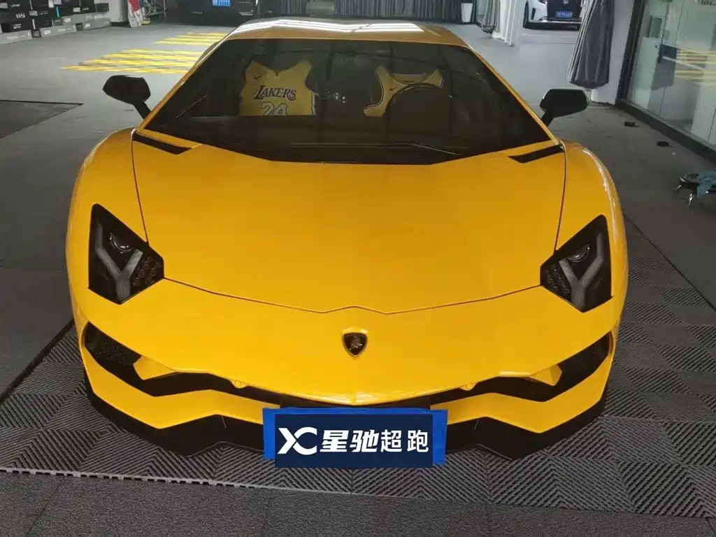 Lamborghini Aventador 2019