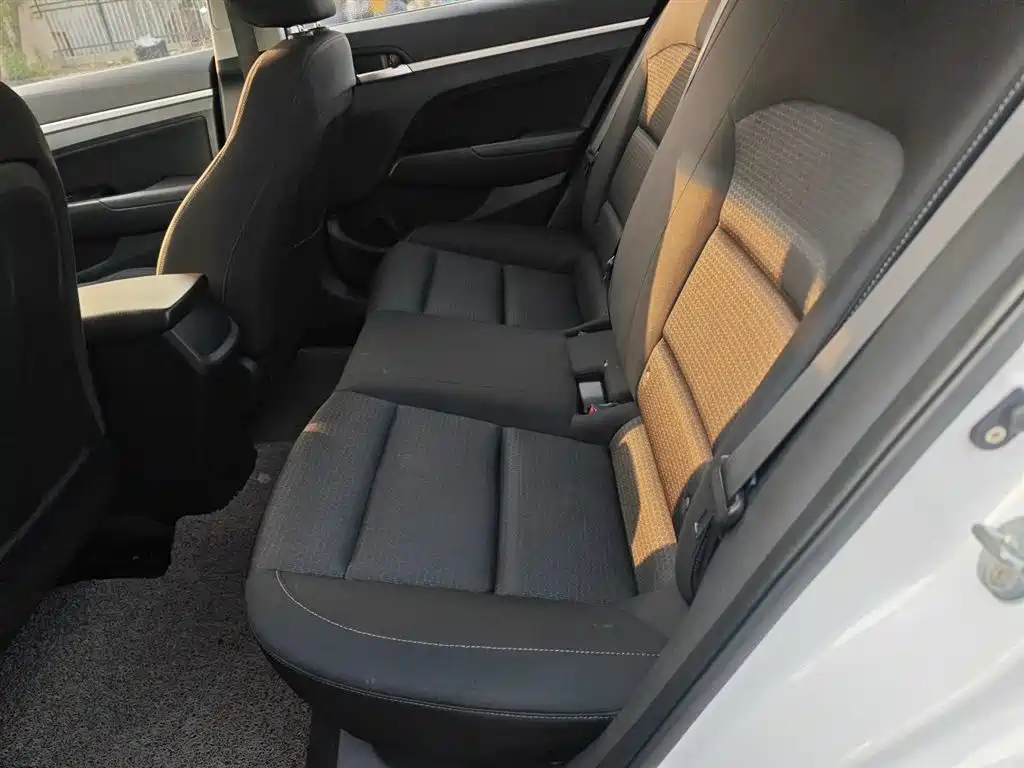 Hyundai Elantra 2019 — фото 14