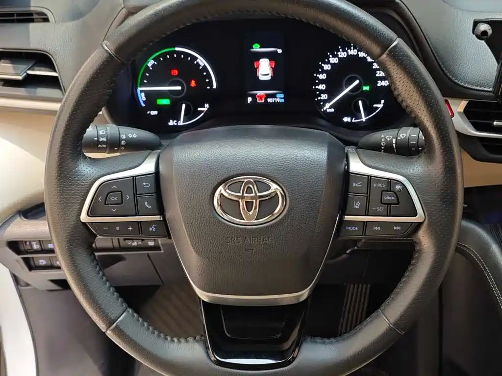 Toyota Sienna 2022 — фото 10