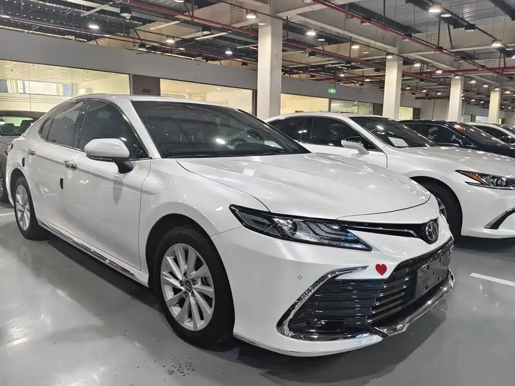 Toyota Camry 2023 — фото 3