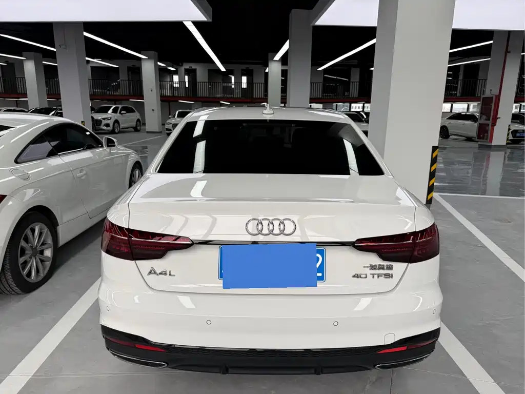 Audi A4L 2022 — фото 14