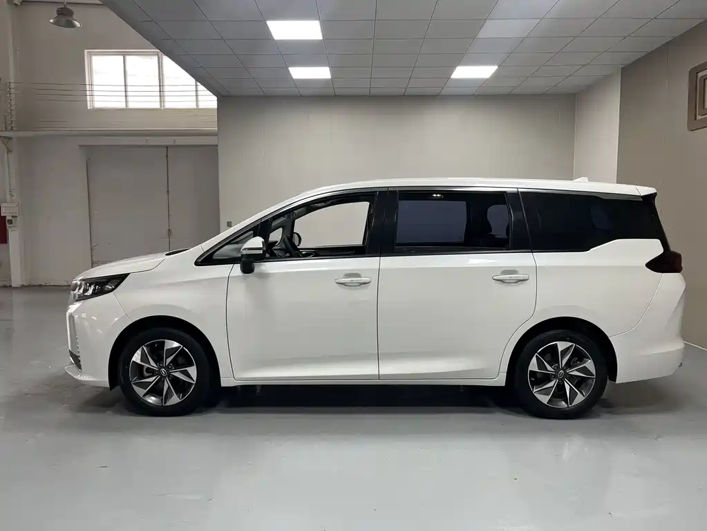 GAC Motor Trumpchi M6 2023 — фото 13