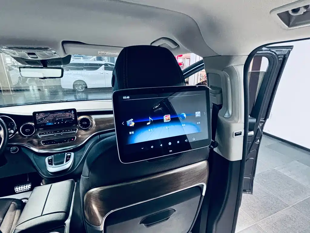 Mercedes-Benz V-Class 2022 — фото 14