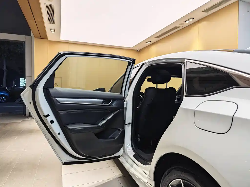 Honda Inspire 2023 — фото 20