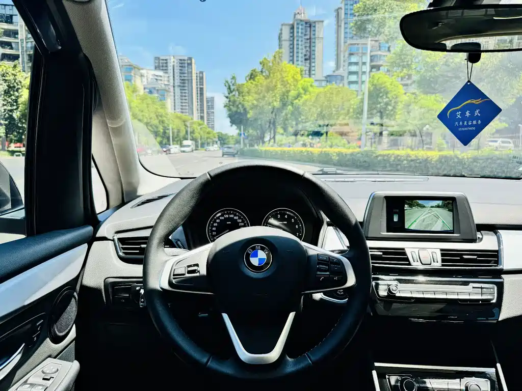 BMW 2 Series Wagon 2018 — фото 6