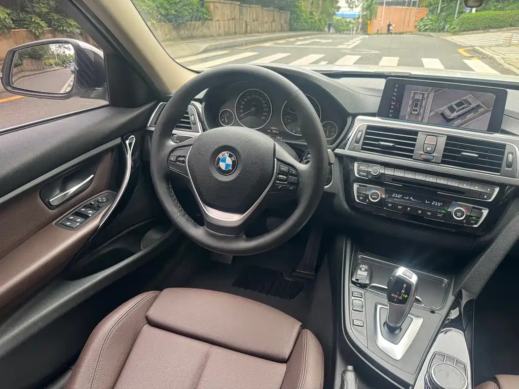 BMW 3 Series 2019 — фото 13