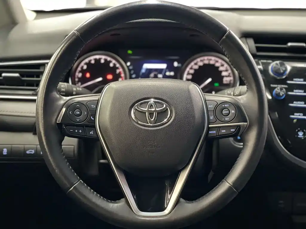 Toyota Camry 2018 — фото 3