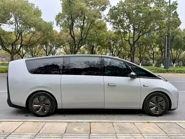 Li Auto MEGA 2024