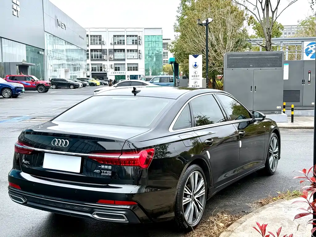 Audi A6L 2022