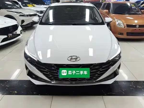 Hyundai Elantra 2022