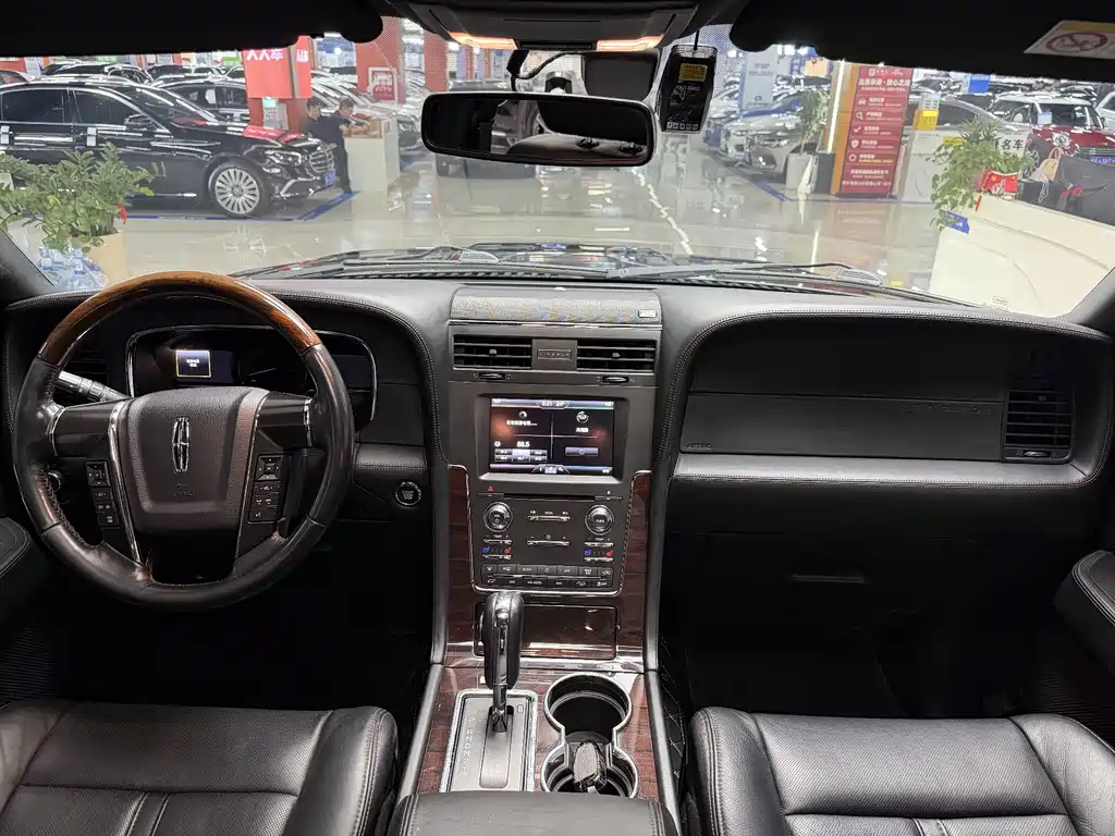Lincoln Navigator 2017 — фото 15