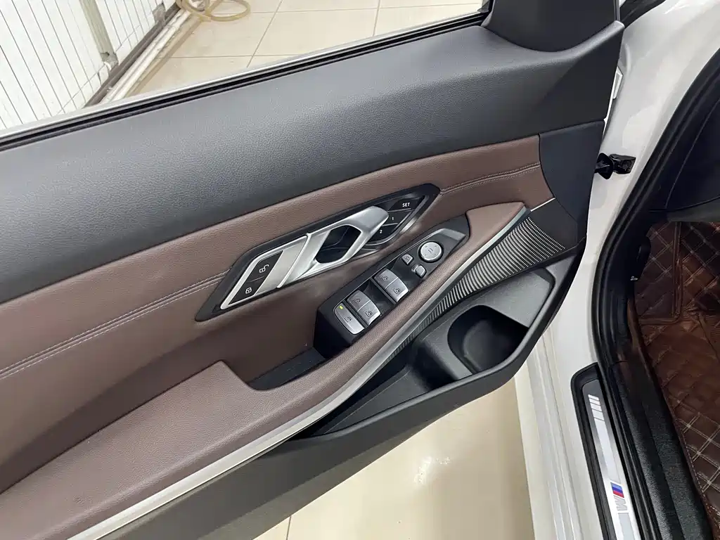 BMW 3 Series 2023 — фото 16
