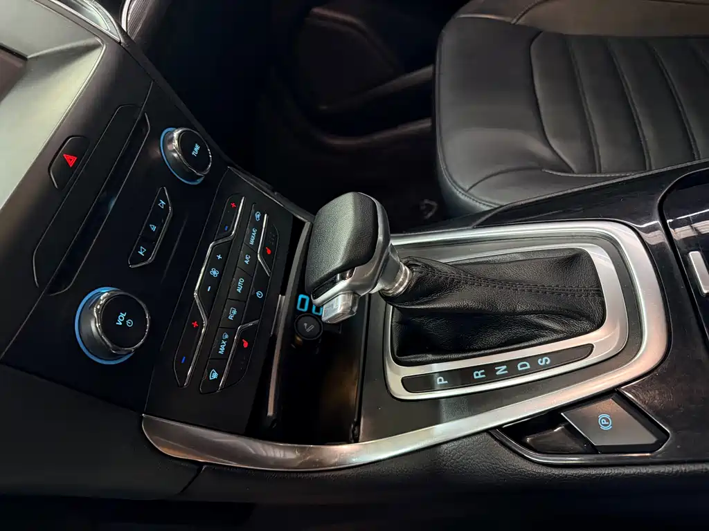 Ford Edge 2017 — фото 12