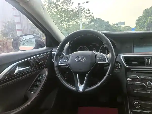 Infiniti QX30 2017