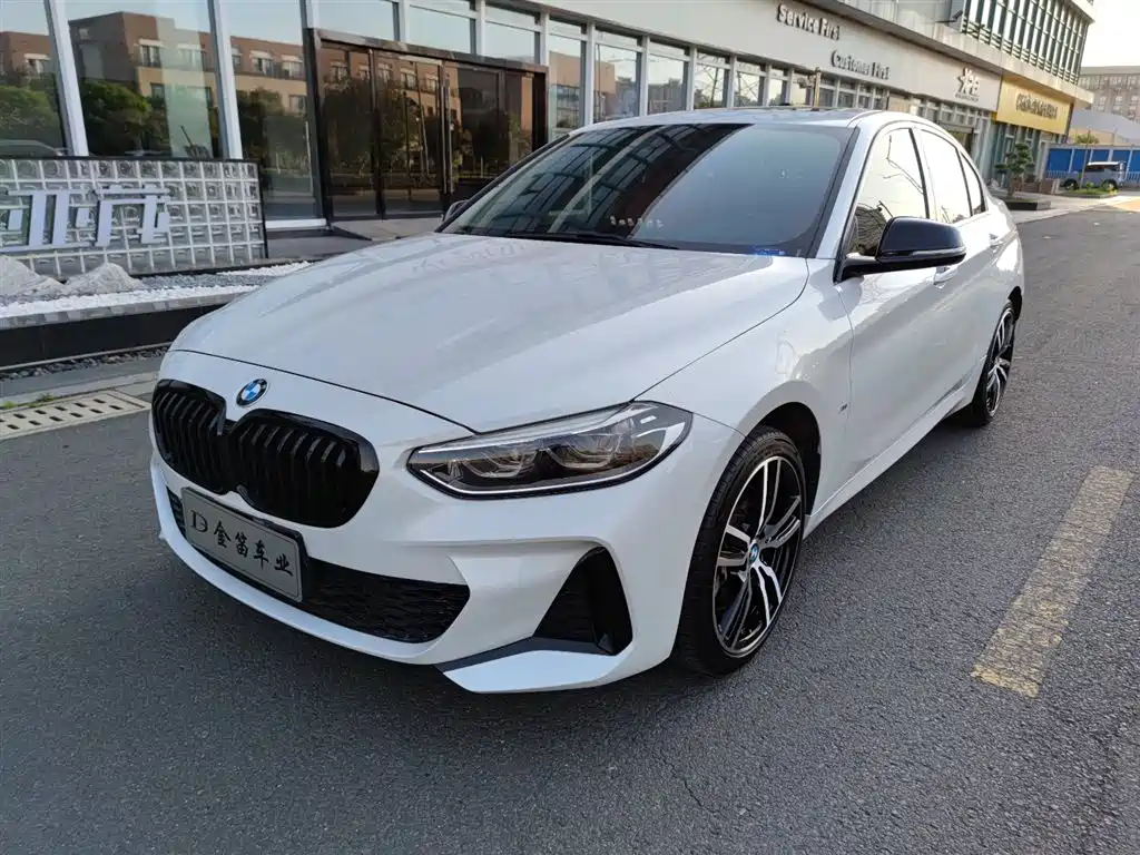 BMW 1 Series 2021 — фото 1
