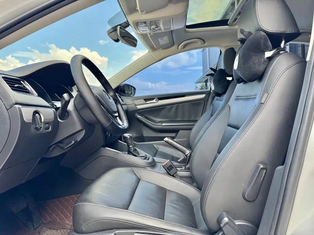 Volkswagen Sagitar 2018