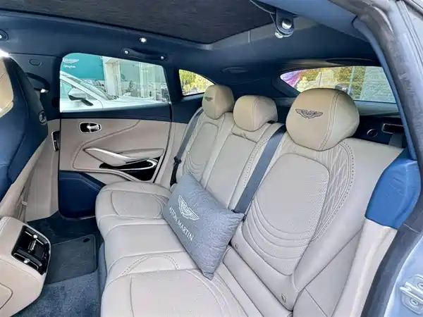 Aston Martin DBX 2023