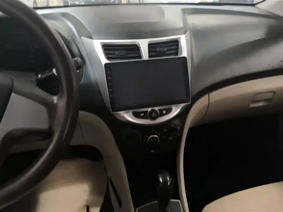Hyundai Verna 2015 — фото 13