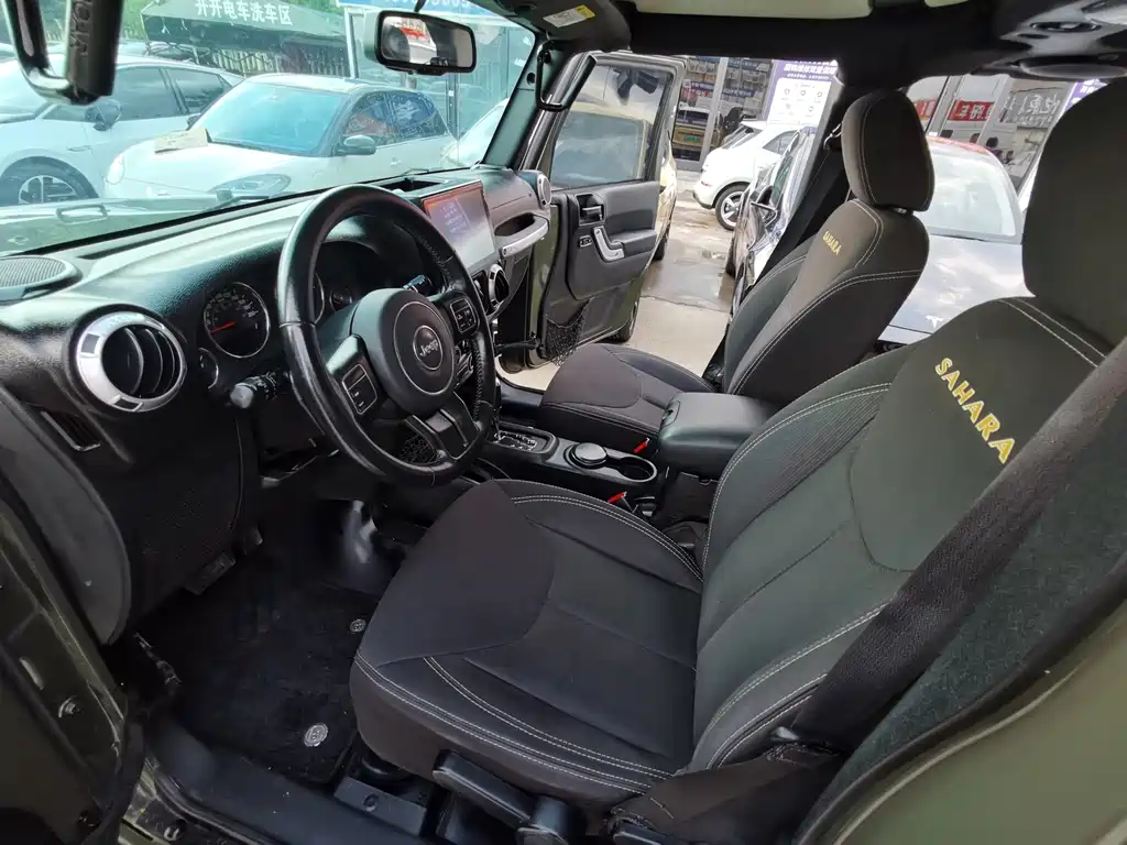 Jeep Wrangler 2016 — фото 10