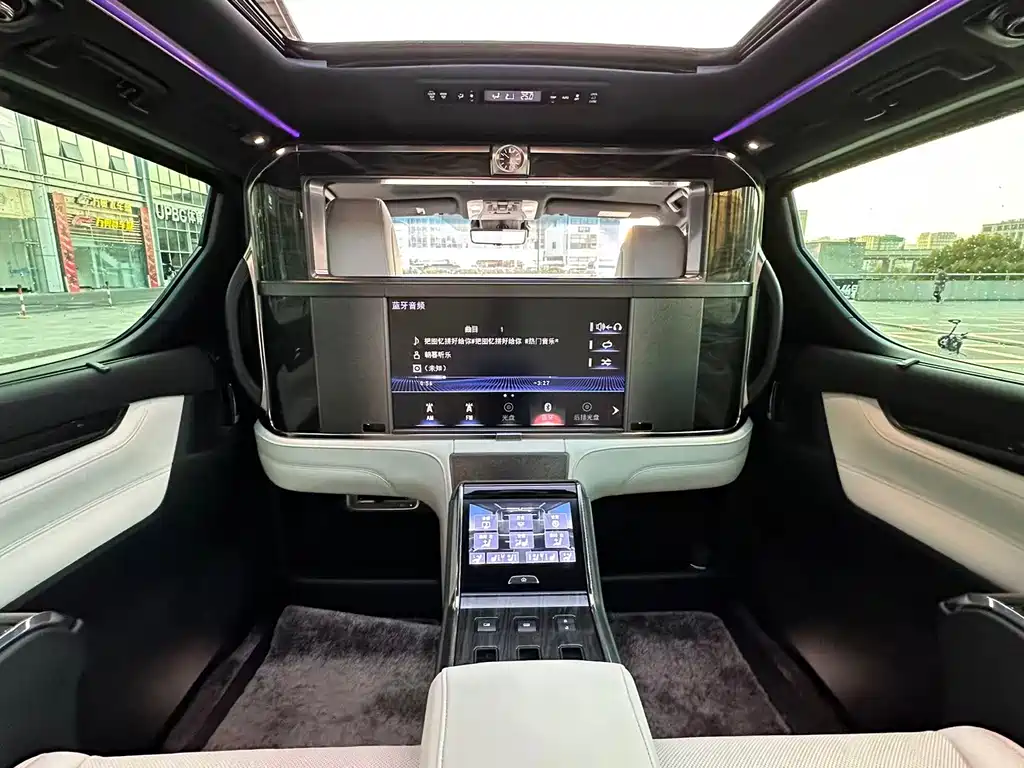 Lexus LM 2022 — фото 10
