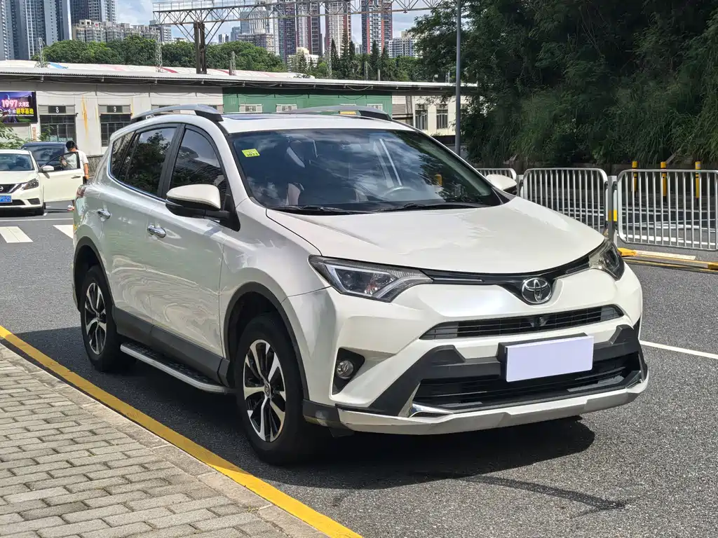 Toyota RAV4 2017 — фото 19
