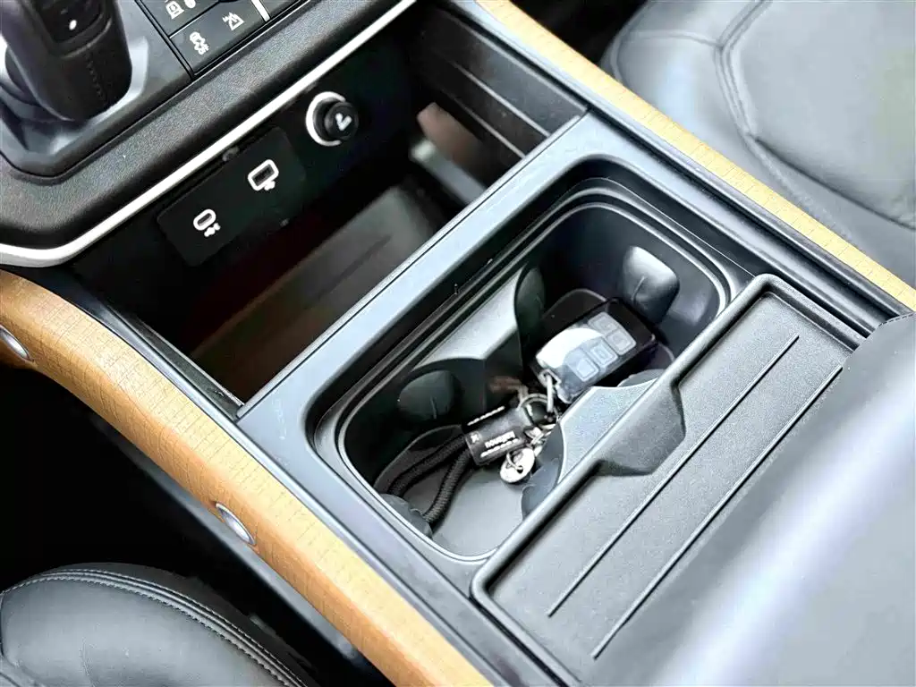 Land Rover Defender 2023 — фото 12