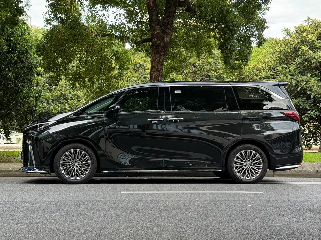 Lexus LM 2024