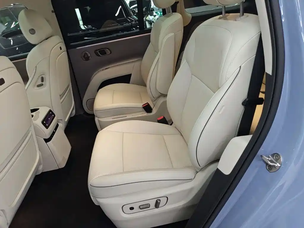 Li Auto i8 2025 — фото 17