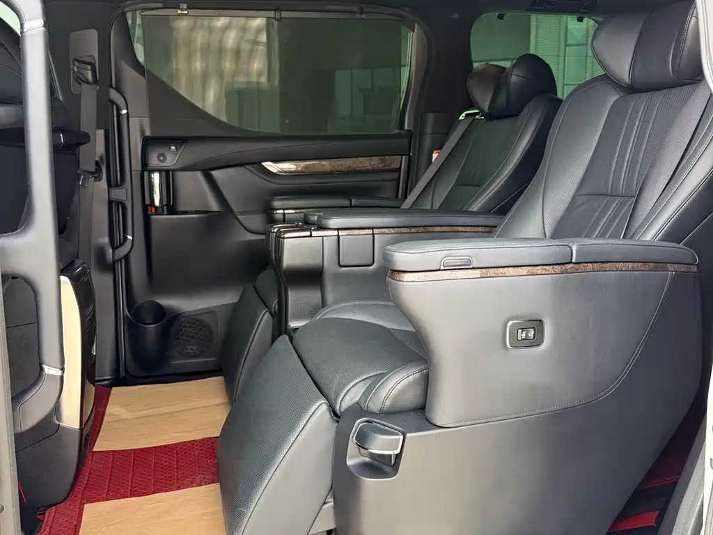 Toyota Vellfire 2023 — фото 11