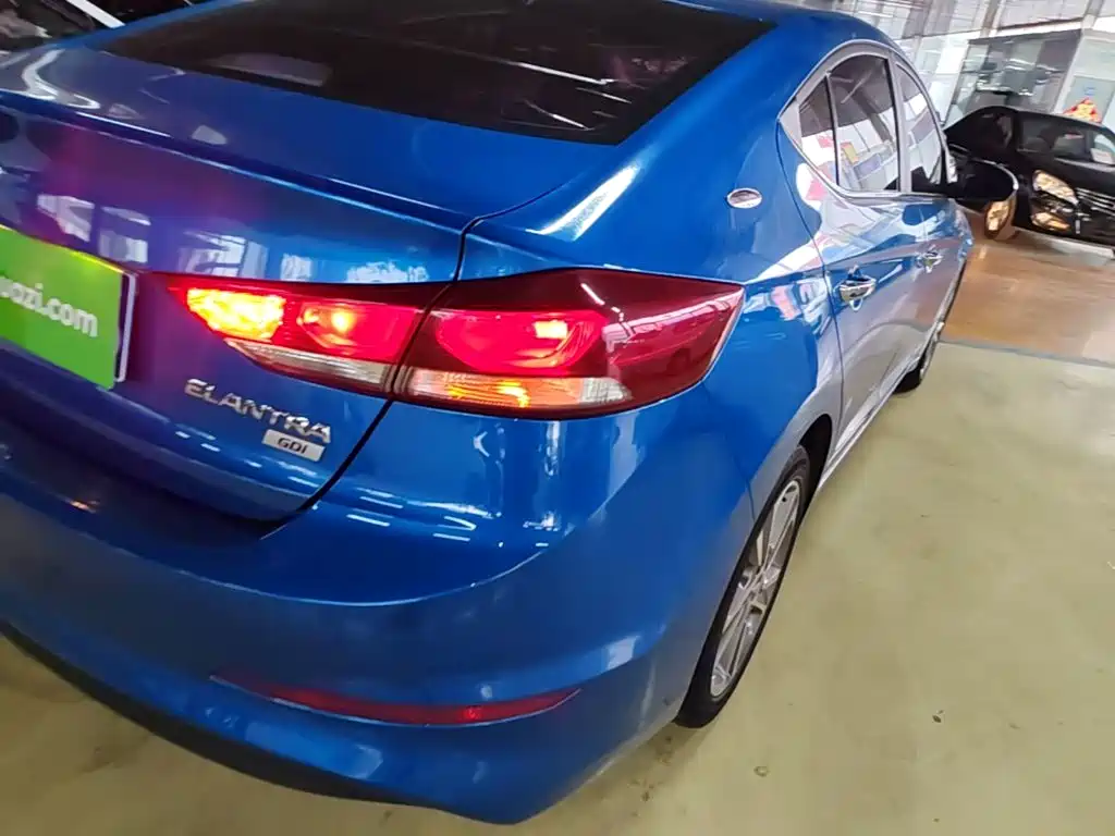 Hyundai Elantra 2018 — фото 8