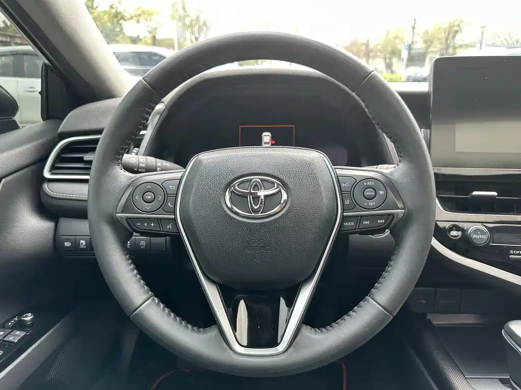 Toyota Camry 2022 — фото 12