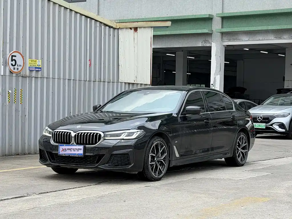 BMW 5 Series 2021 — фото 1