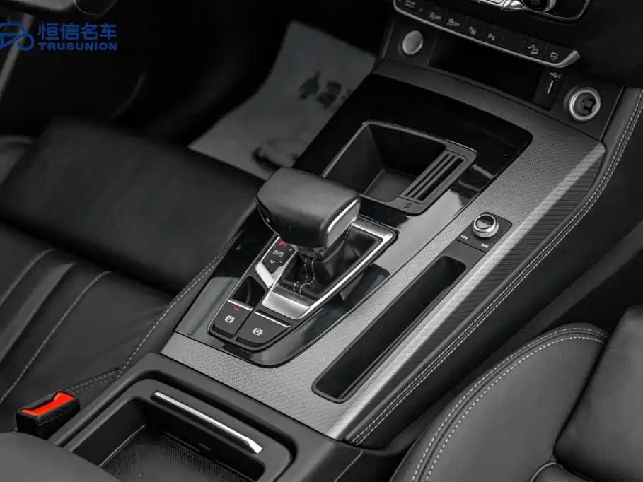 Audi Q5L 2022 — фото 19
