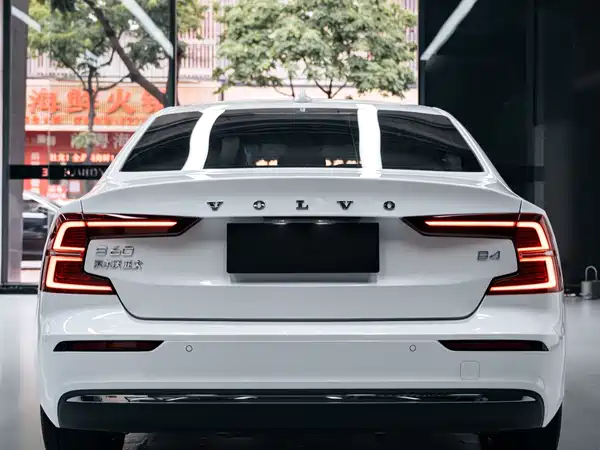 Volvo S60 2025